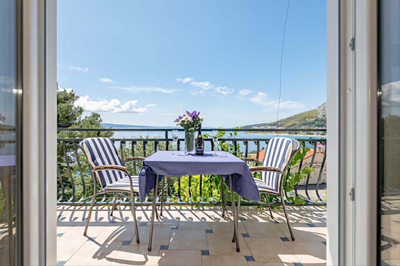 Apartmani Mirta Omis A Exteriör bild
