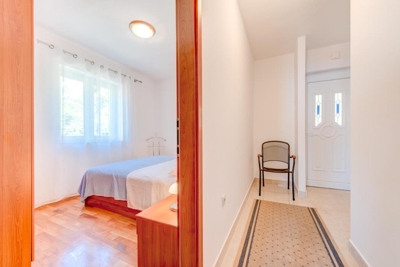 Apartmani Mirta Omis A Exteriör bild