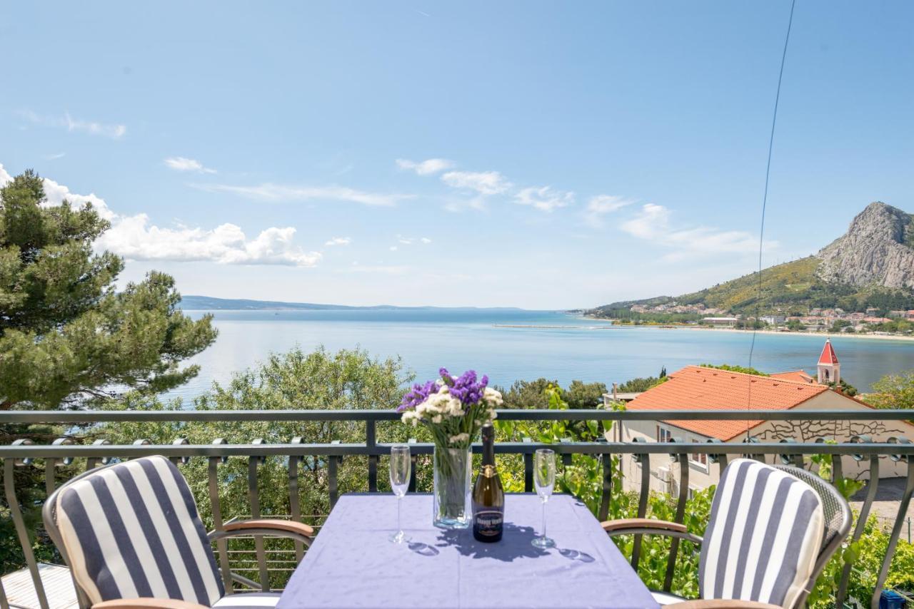 Apartmani Mirta Omis A Exteriör bild
