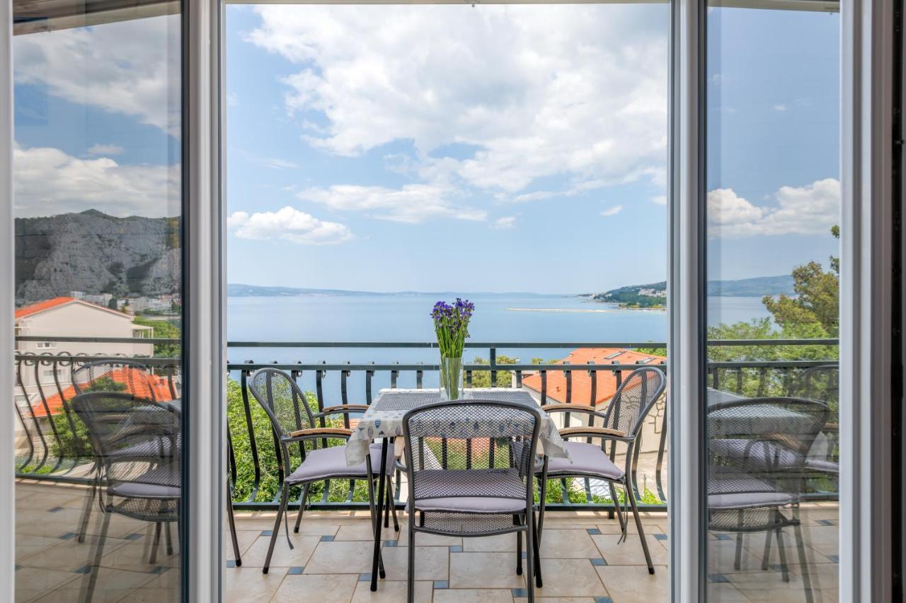 Apartmani Mirta Omis A Exteriör bild
