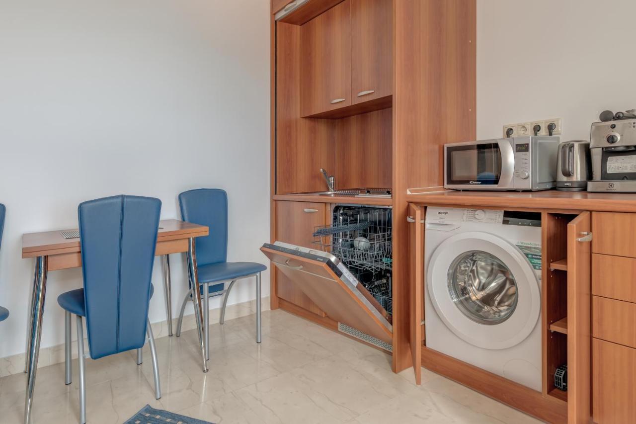 Apartmani Mirta Omis A Exteriör bild